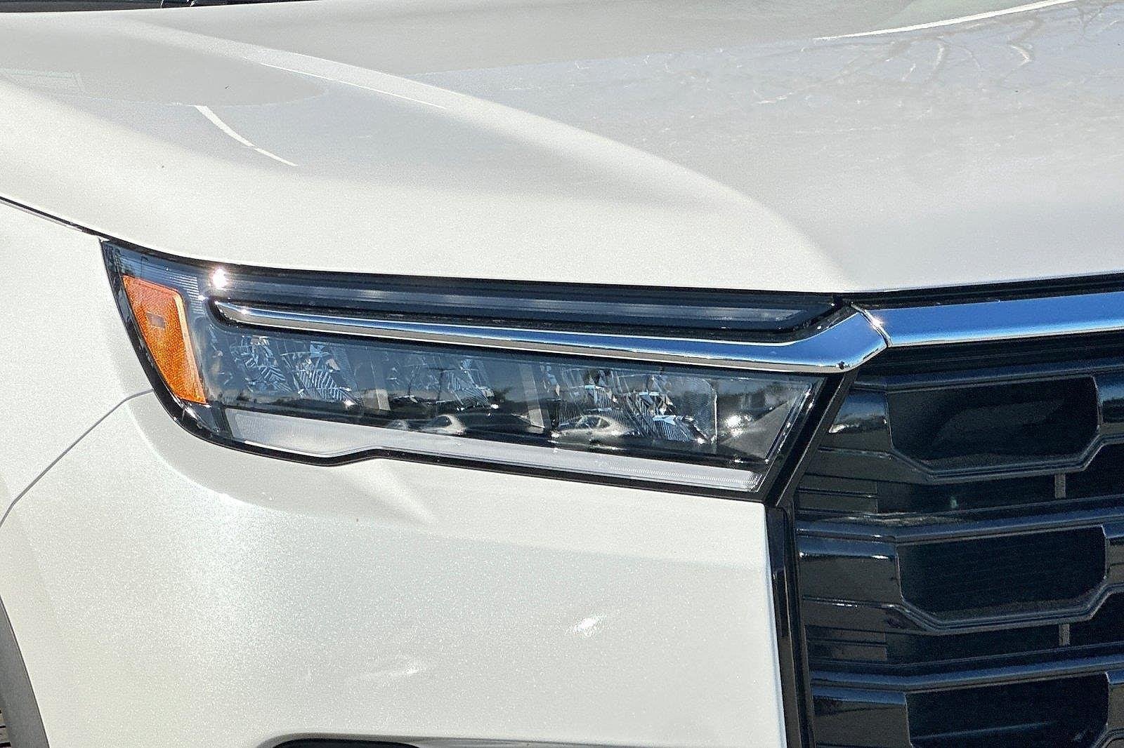 New 2026 Honda Pilot Touring image 9