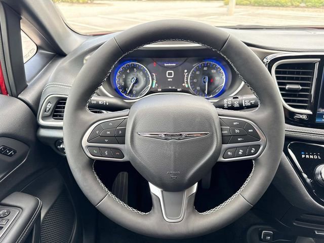 New 2026 Chrysler Pacifica Select image 16