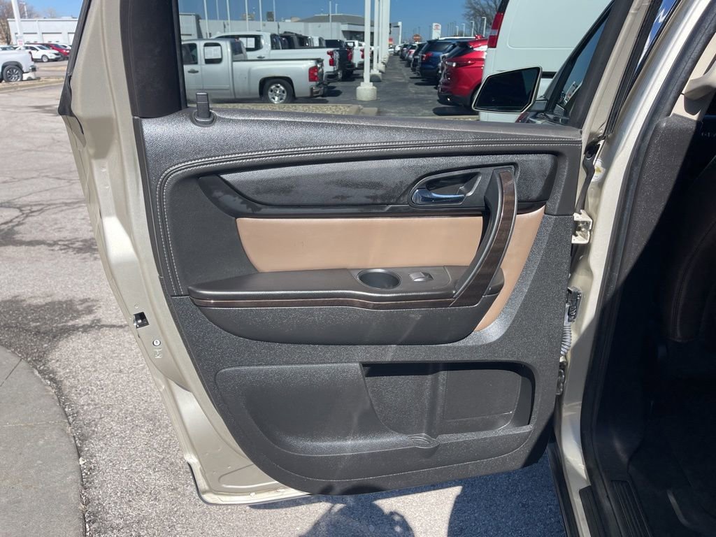 Used 2015 GMC Acadia SLT image 17