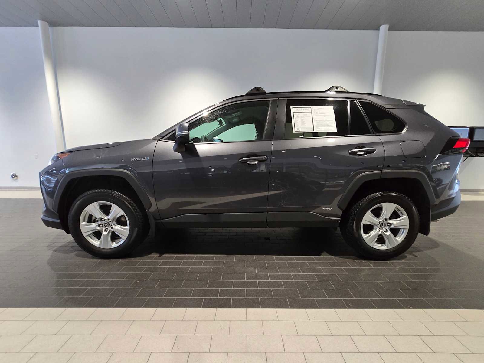 Used 2019 Toyota RAV4 LE image 2