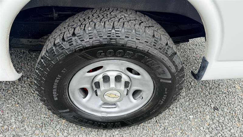 Used 2011 Chevrolet Express 2500 RWD image 26