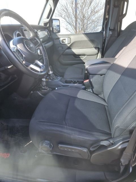 Used 2021 Jeep Gladiator Overland w/ Cold Weather Group image 9