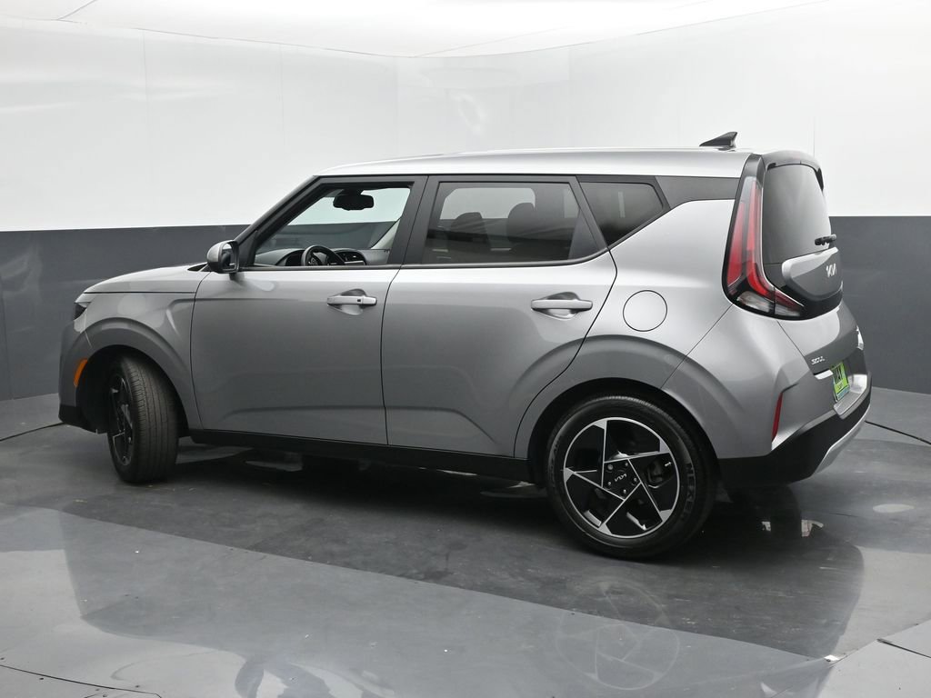 Used 2023 Kia Soul EX image 3