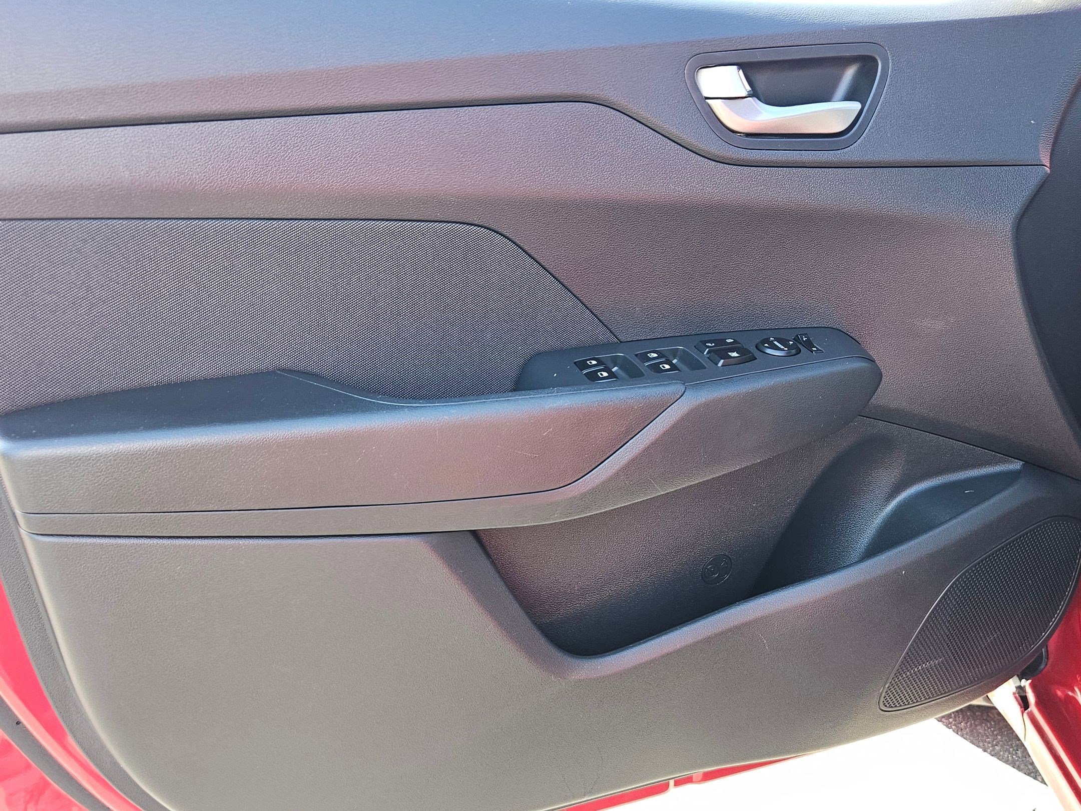 Used 2021 Hyundai Accent SEL image 11