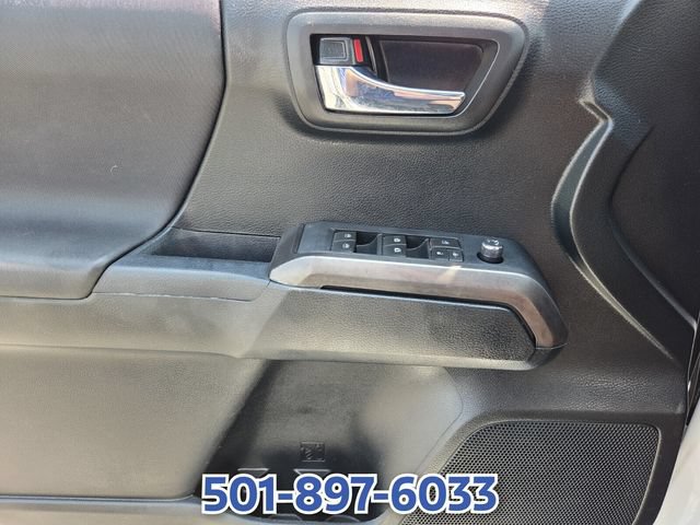 Used 2017 Toyota Tacoma TRD Sport AWD/4WD image 26