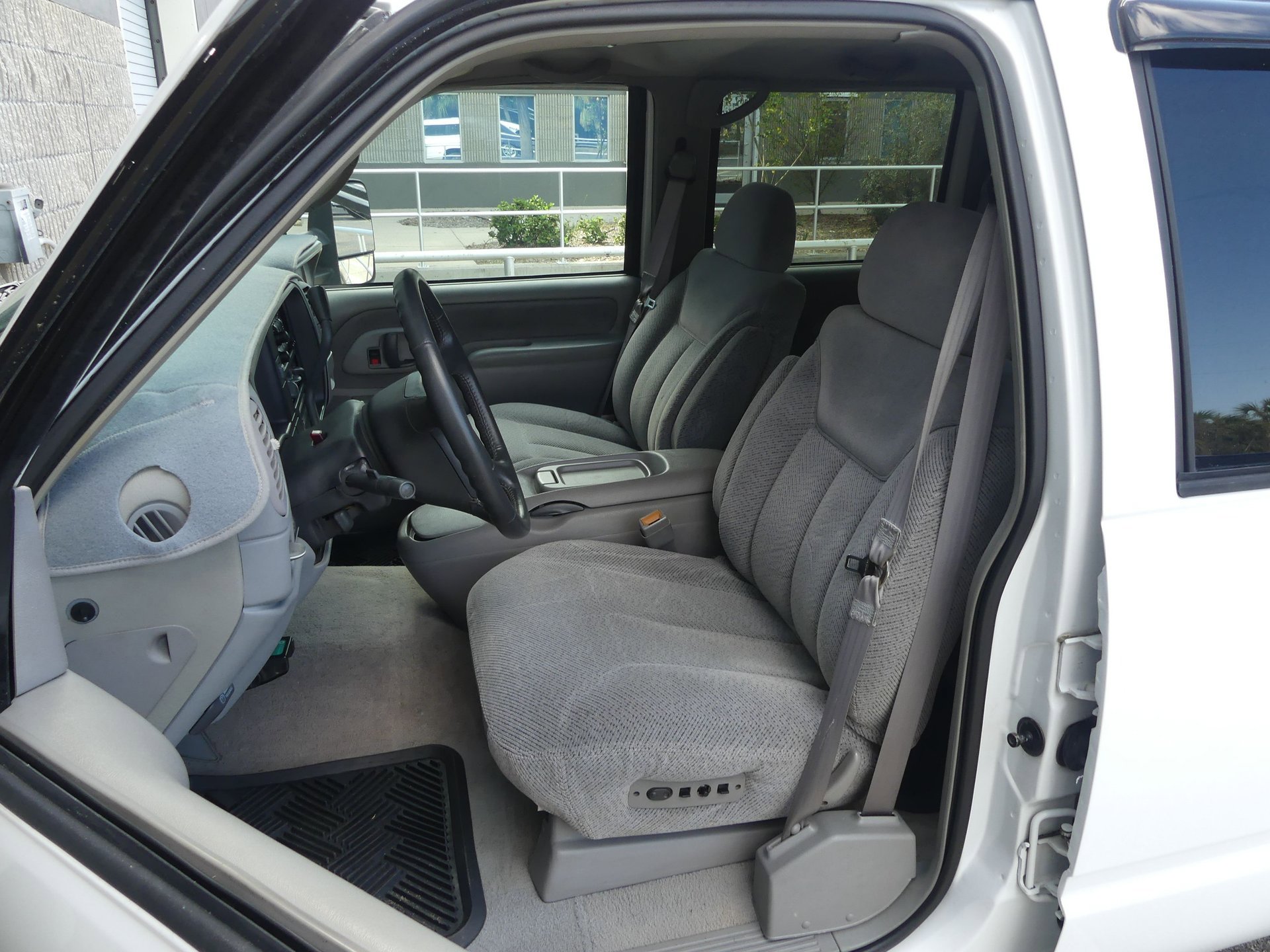 Used 2000 Chevrolet Silverado 3500 2WD Crew Cab image 4