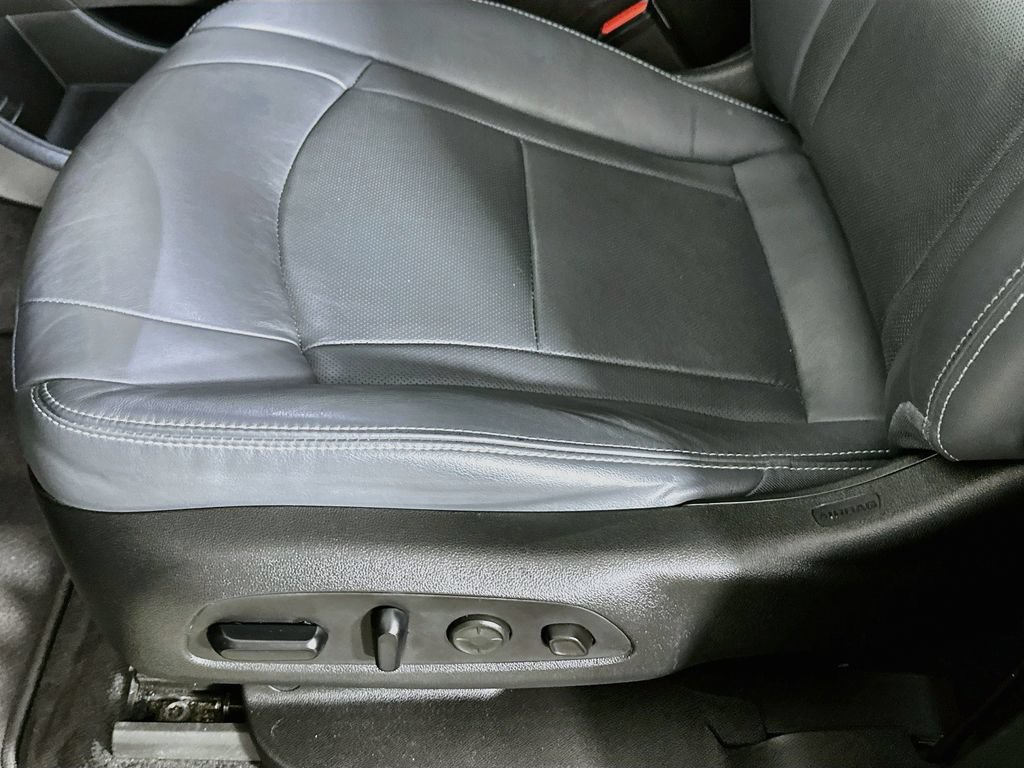 Used 2020 Buick Enclave Premium w/ Sun and Sites Package AWD/4WD image 9