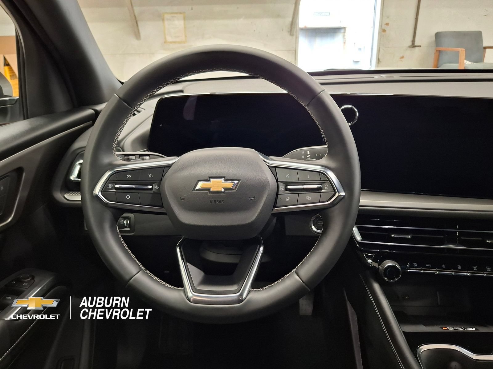 Used 2025 Chevrolet Traverse LT w/ Driver Confidence Package FWD image 10