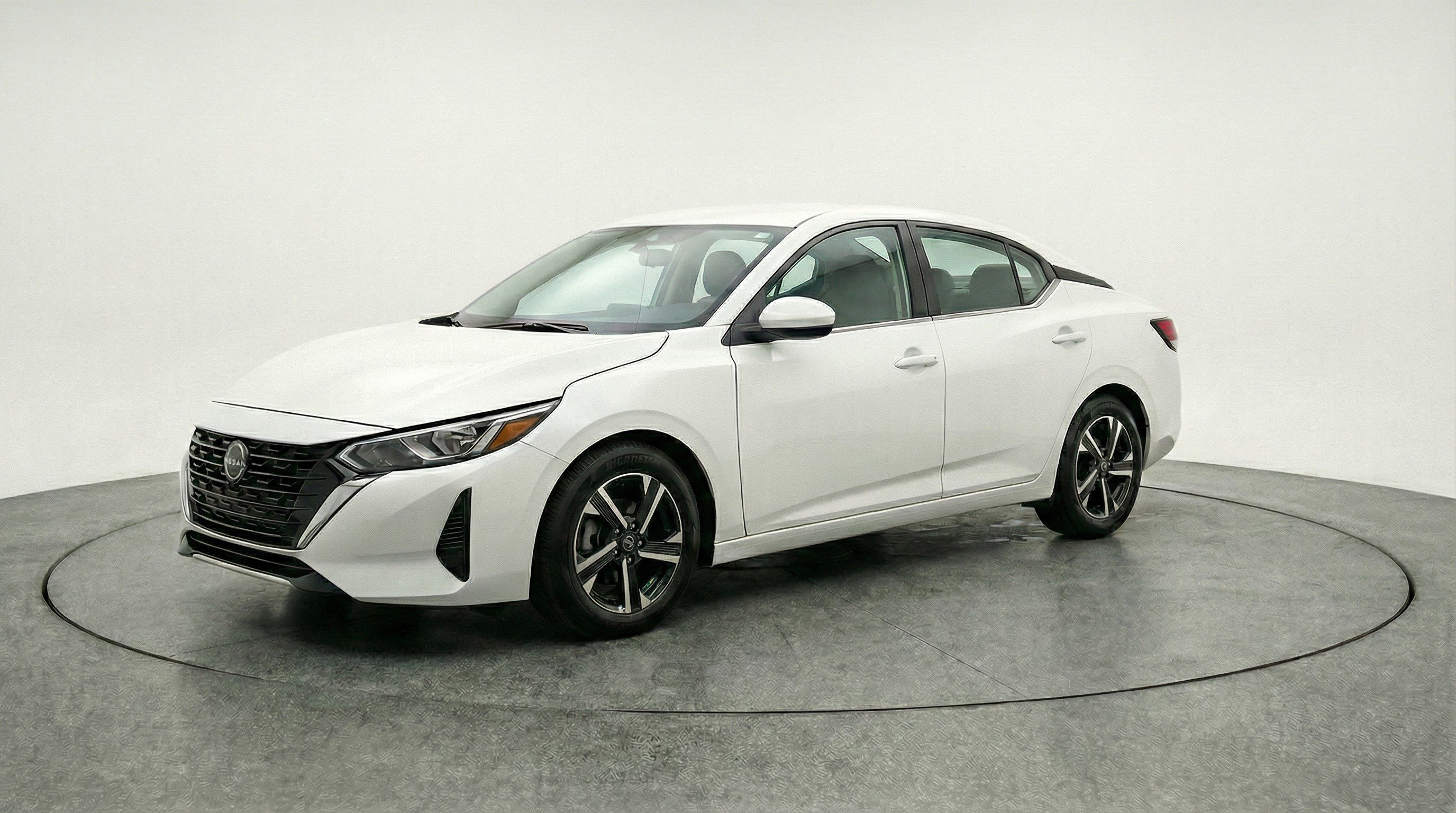 Used 2025 Nissan Sentra SV image 3