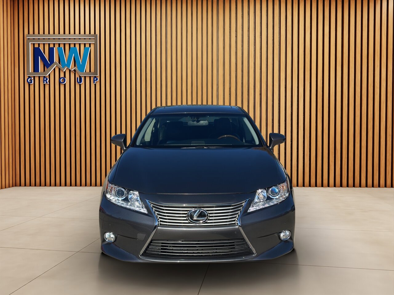 Used 2013 Lexus ES 350 w/ Luxury Pkg FWD image 2