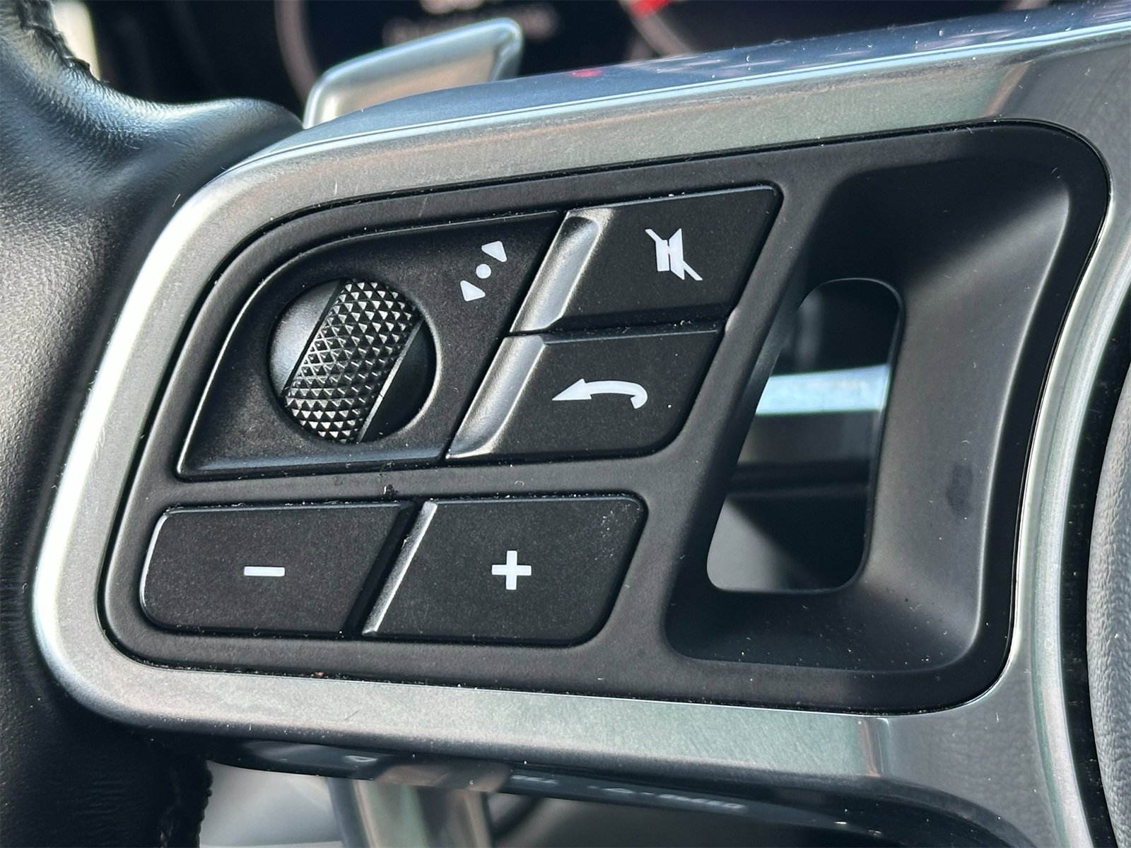 Used 2021 Porsche Cayenne S image 26