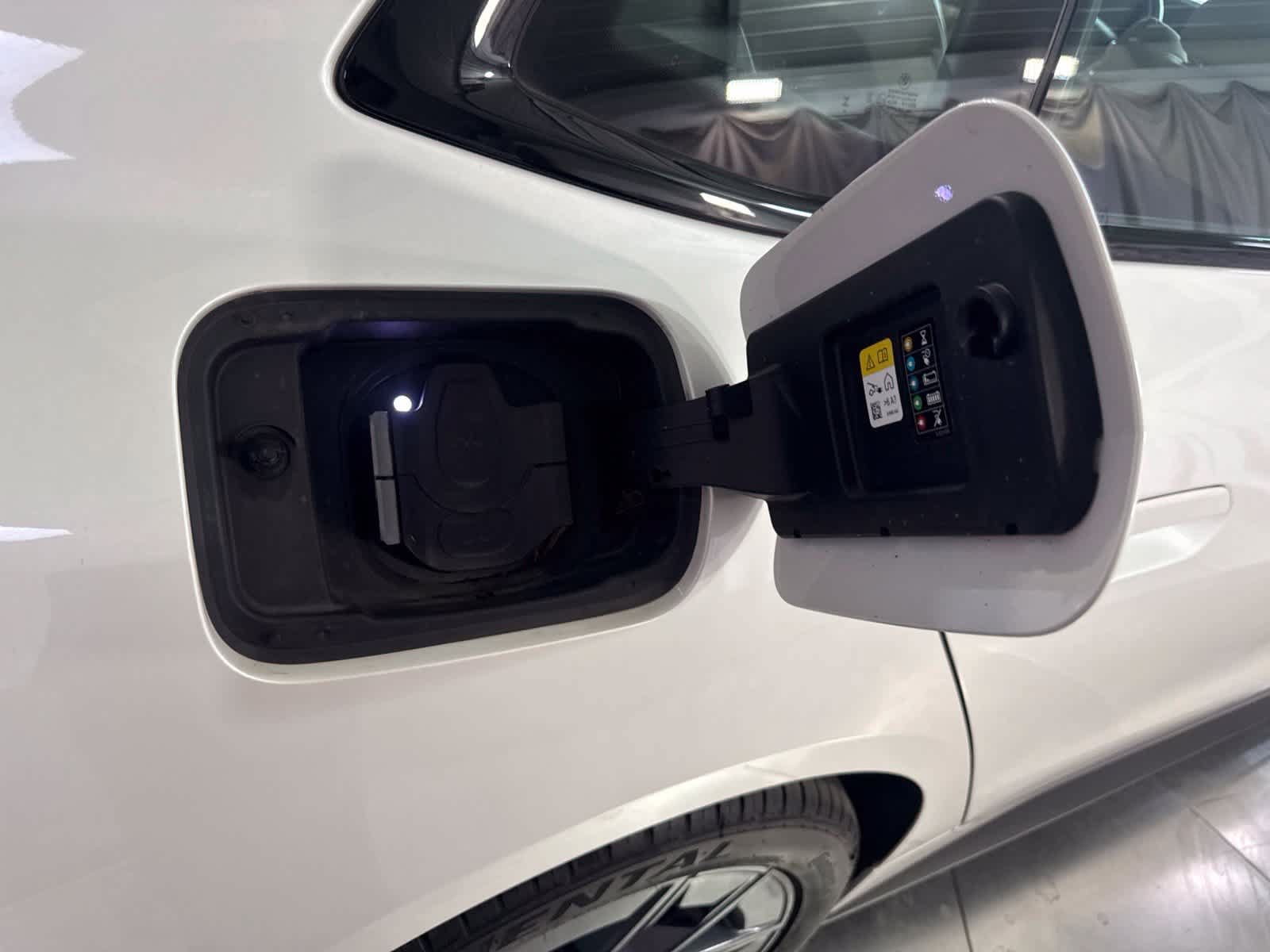 Used 2023 BMW i4 eDrive40 w/ Premium Package RWD image 15