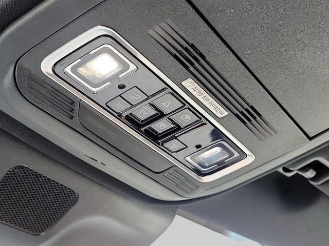 Used 2025 Lincoln Navigator Reserve image 31