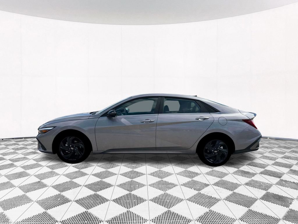 New 2026 Hyundai Elantra SEL Sport Premium FWD image 3