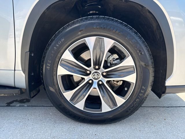 Used 2022 Toyota Highlander XLE image 10
