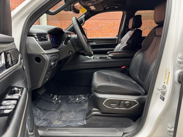 Used 2024 Jeep Wagoneer L Series II w/ Flexible Seating Group image 22