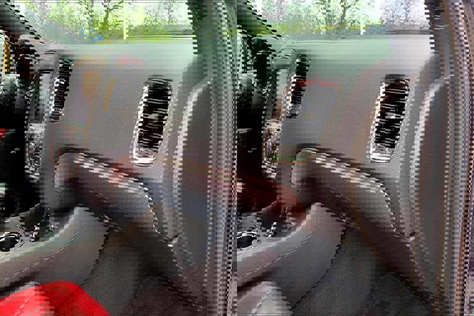 Used 2018 Dodge Durango R/T w/ Technology Group image 18