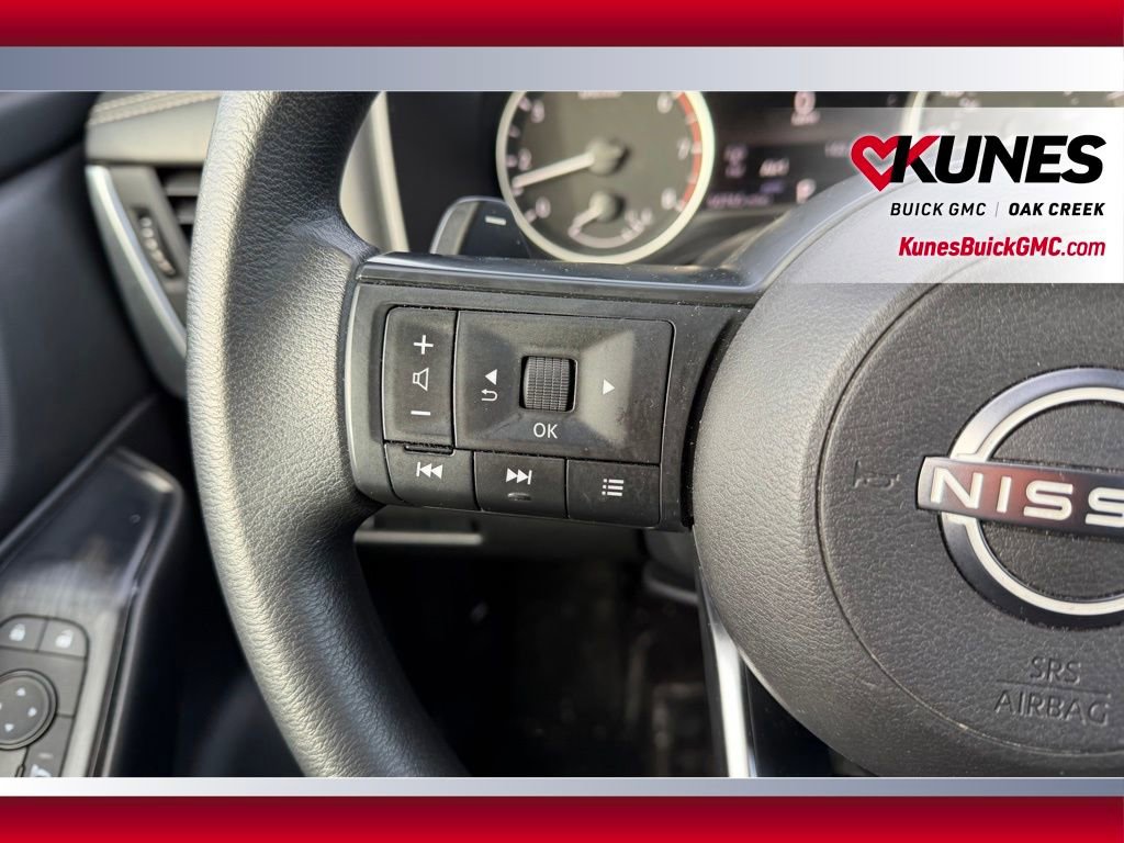 Used 2024 Nissan Rogue S image 3