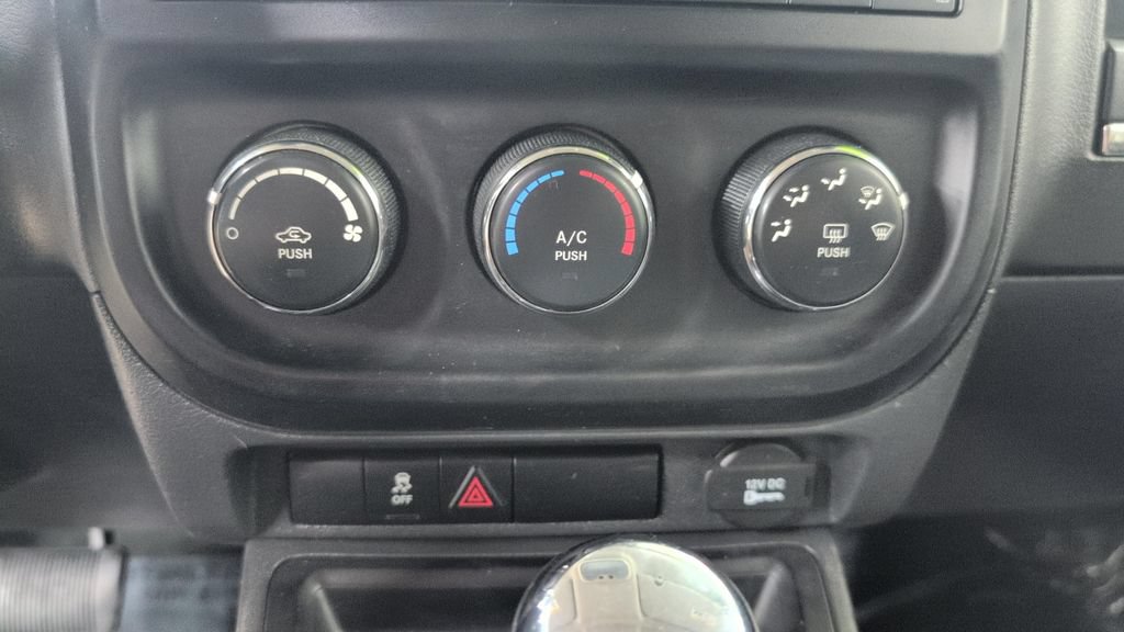Used 2017 Jeep Patriot Sport FWD image 13