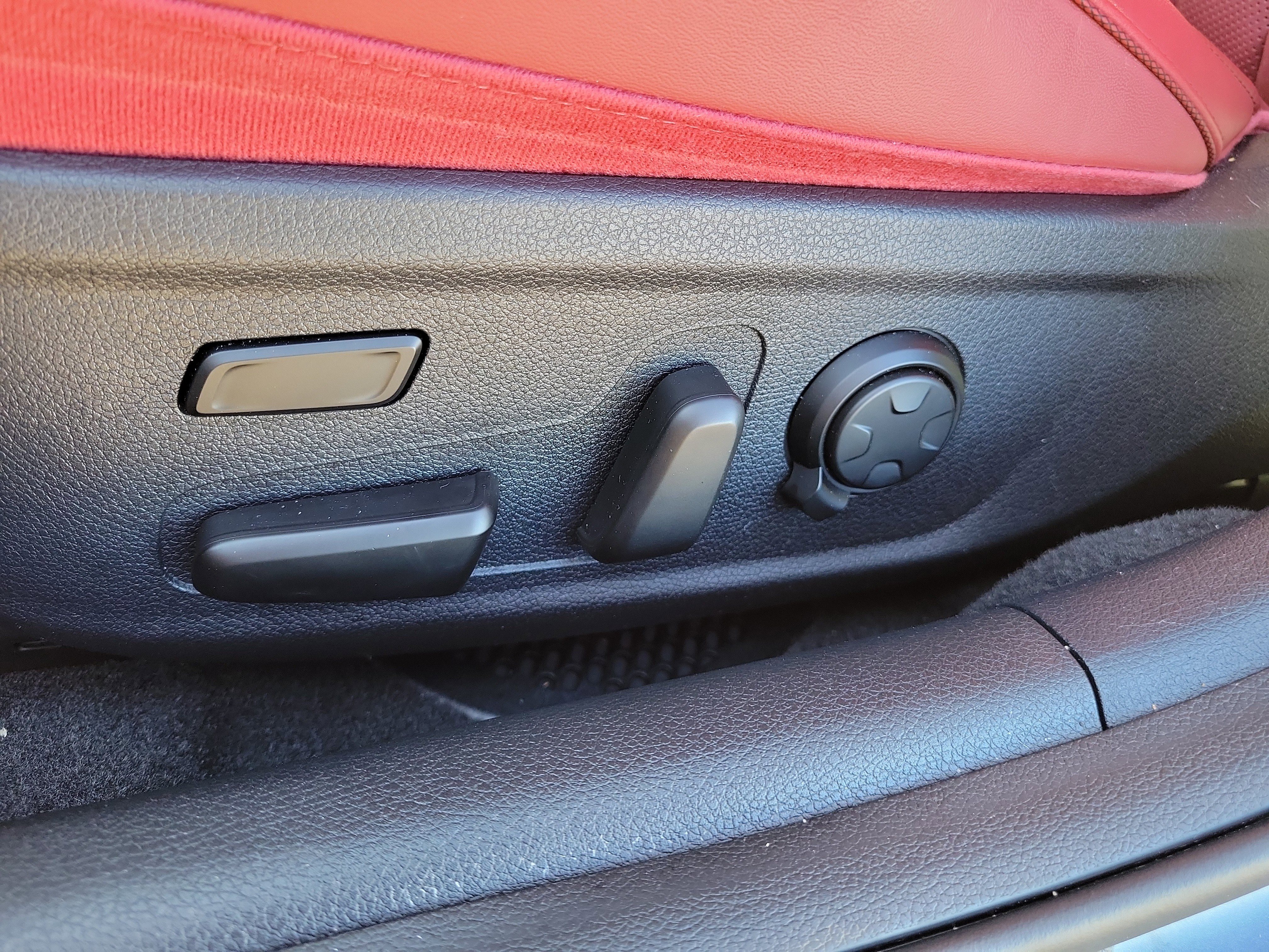 Used 2023 Kia Stinger GT2 w/ Red Interior Color Package image 17