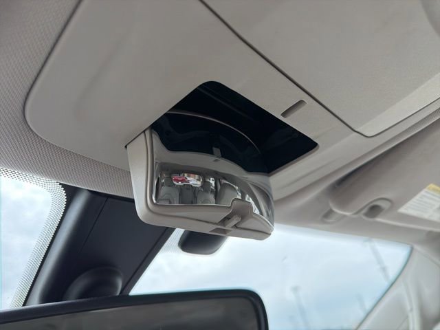 Used 2018 Chrysler Pacifica Touring-L image 37