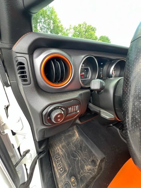 Used 2022 Jeep Gladiator Mojave w/ Cold Weather Group AWD/4WD image 18
