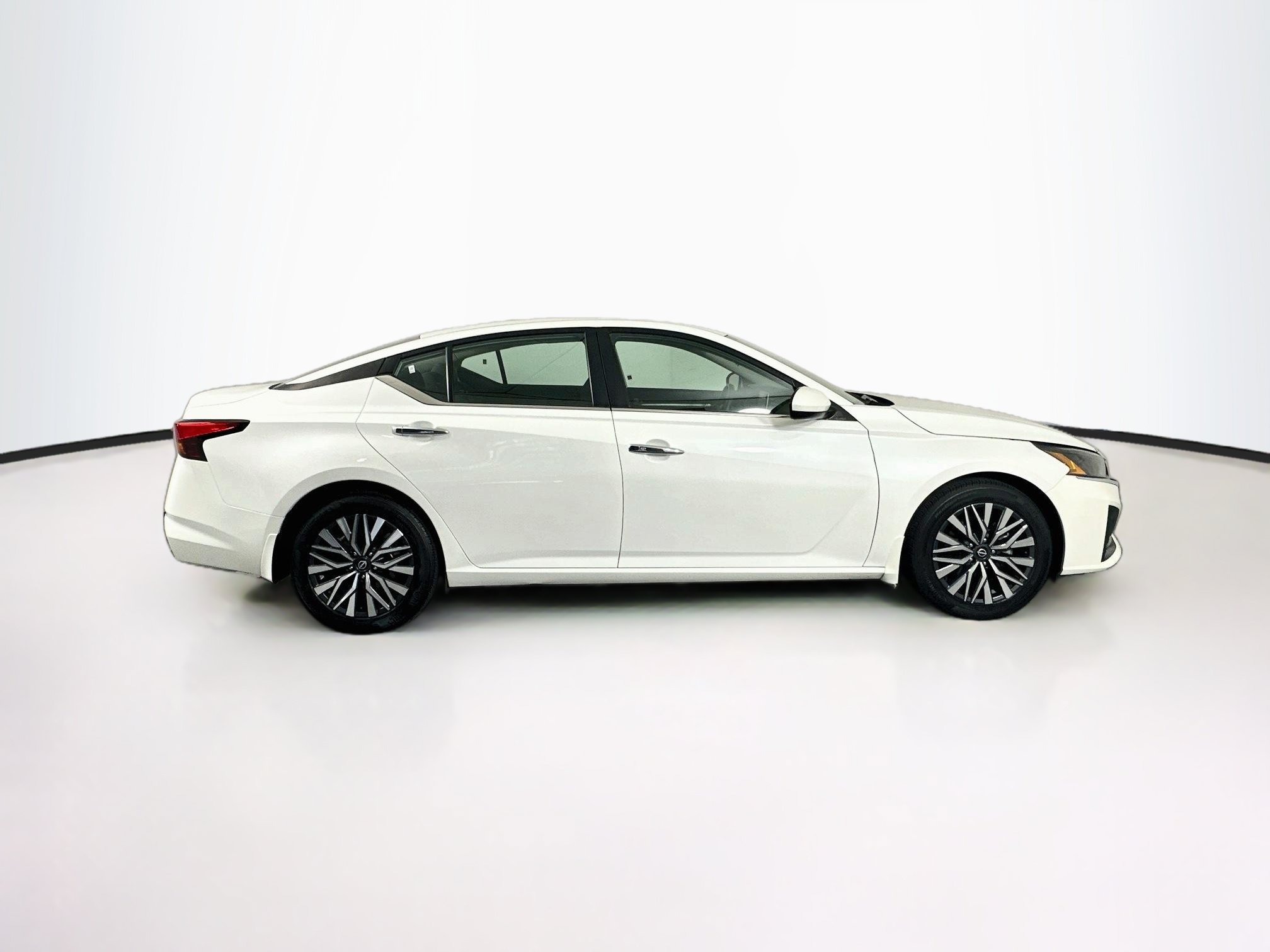 Used 2023 Nissan Altima 2.5 SV FWD image 10