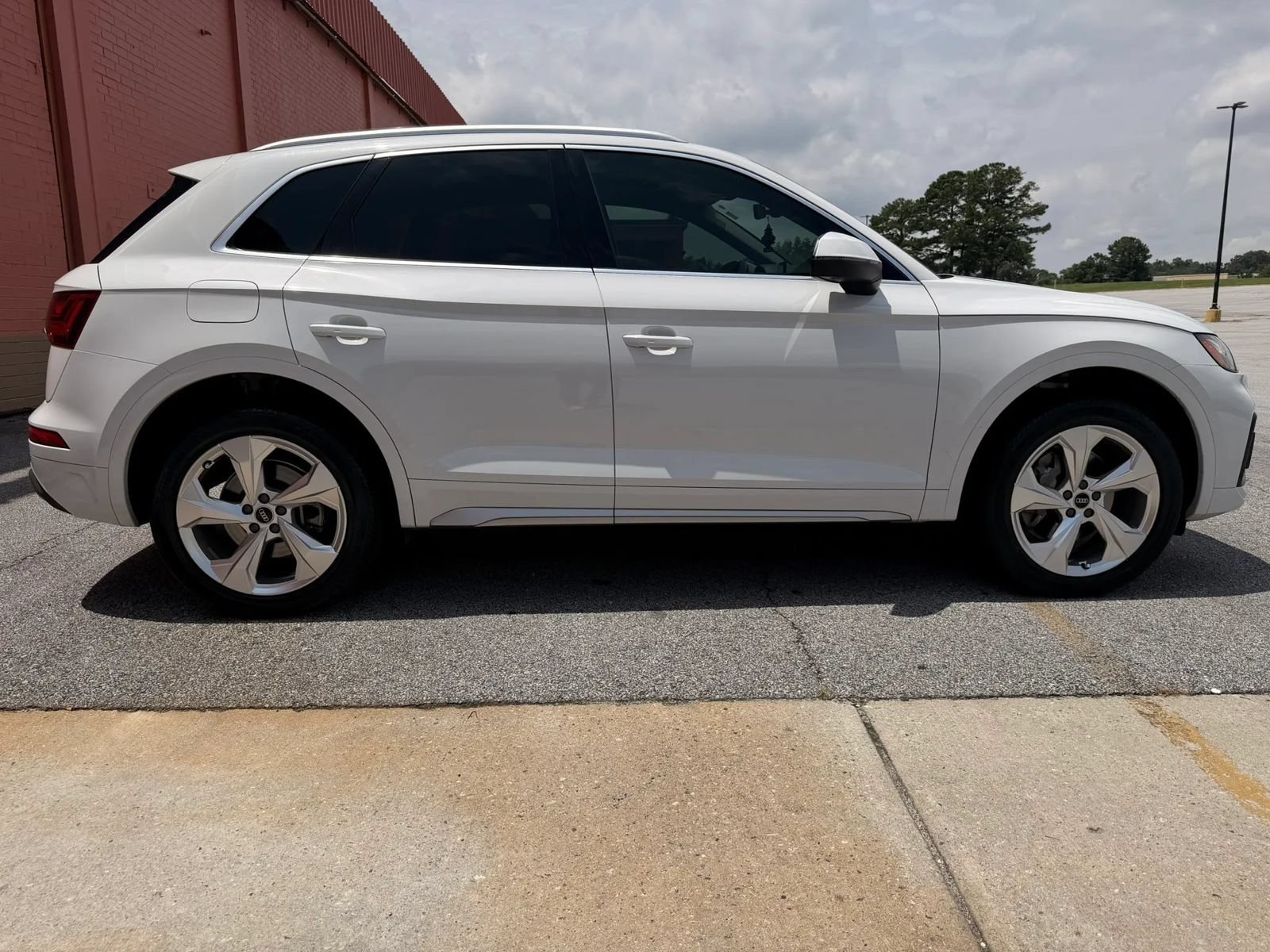 Used 2021 Audi Q5 2.0T Premium Plus w/ Premium Plus Package AWD/4WD image 5