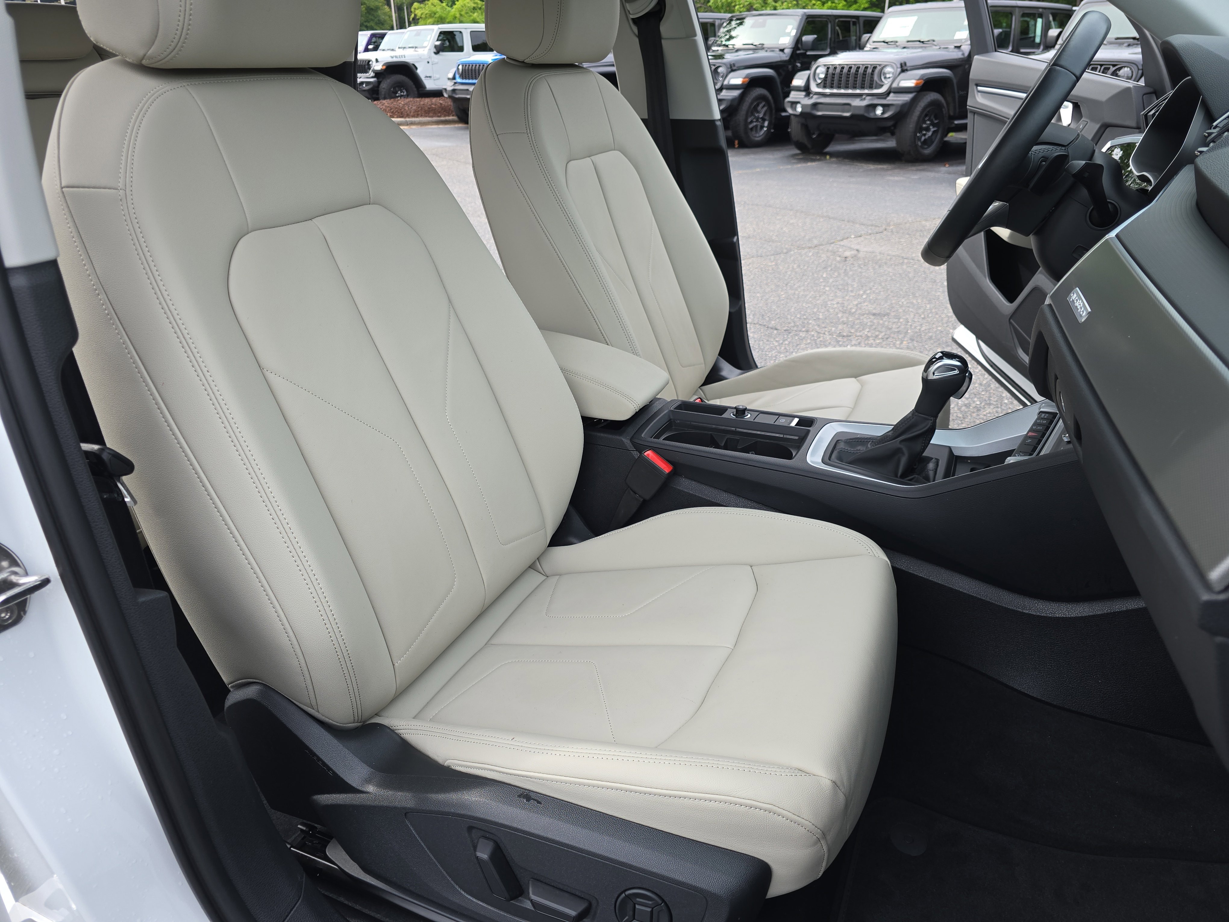 Used 2024 Audi Q3 2.0T Premium Plus w/ Premium Plus Package AWD/4WD image 10