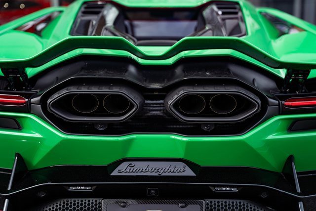 Used 2024 Lamborghini Revuelto image 40