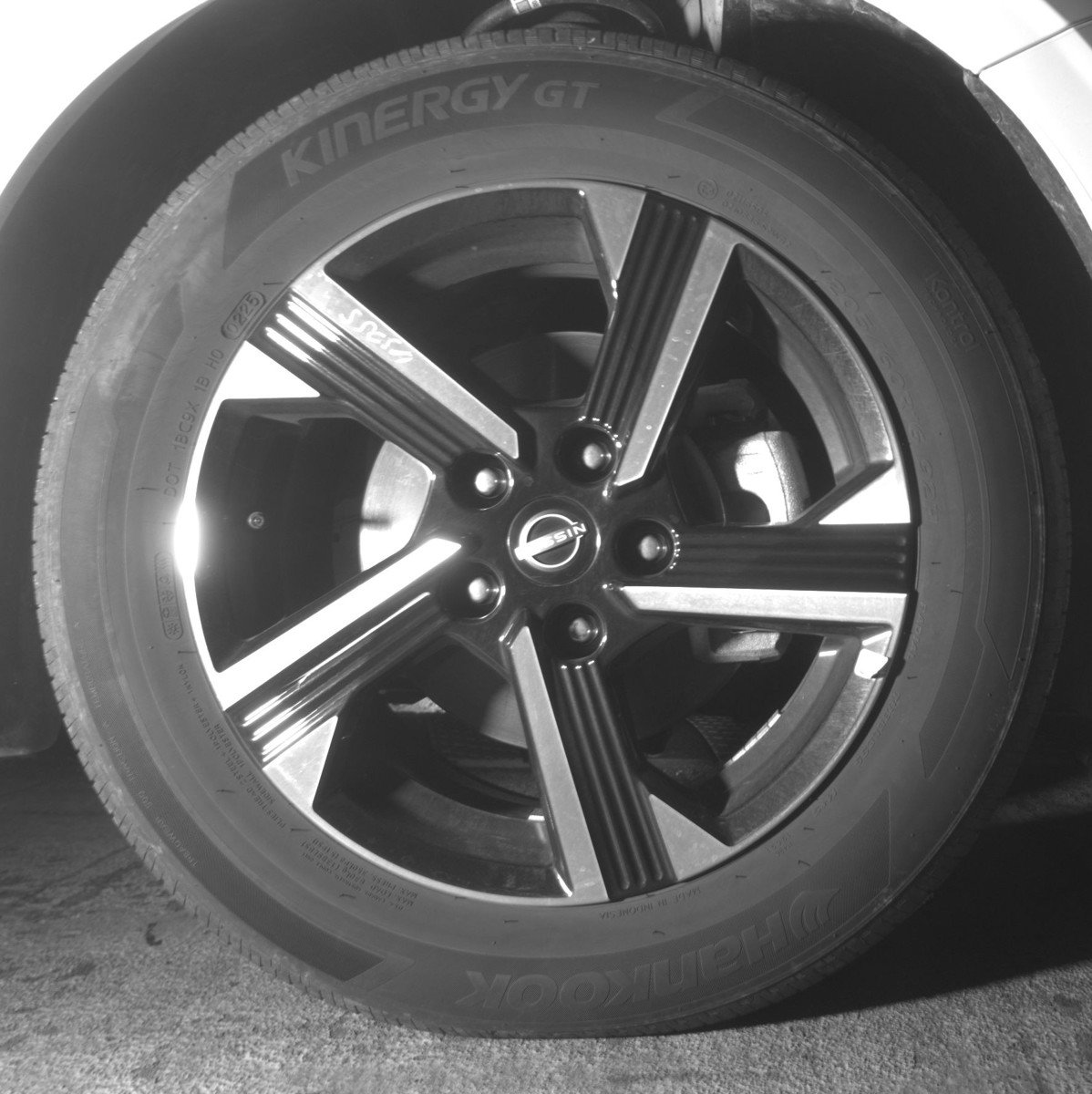 Used 2025 Nissan Sentra SV image 13