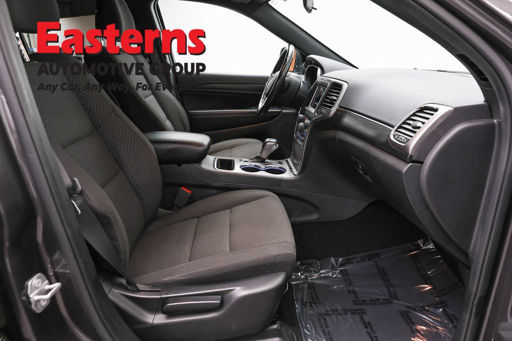 Used 2020 Jeep Grand Cherokee Laredo AWD/4WD image 23