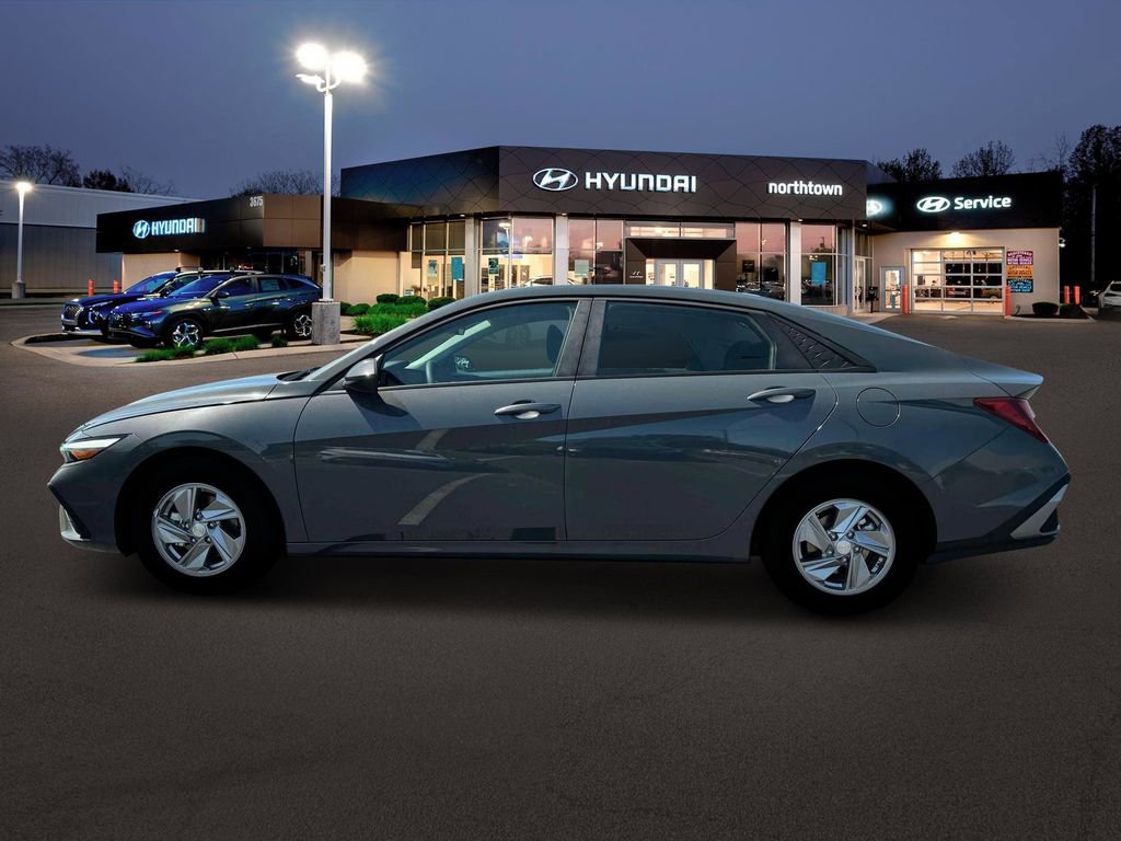 New 2025 Hyundai Elantra SE w/ Cargo Package image 3