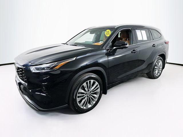 Used 2025 Toyota Highlander Platinum image 4