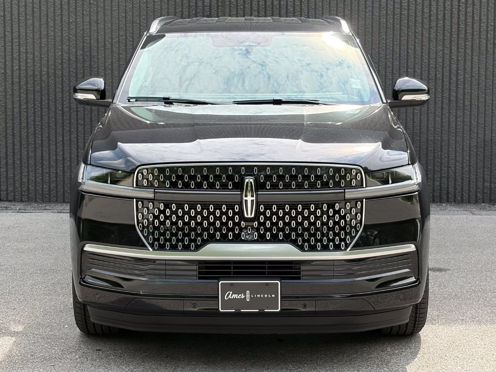New 2027 Lincoln Navigator Premiere AWD/4WD image 3