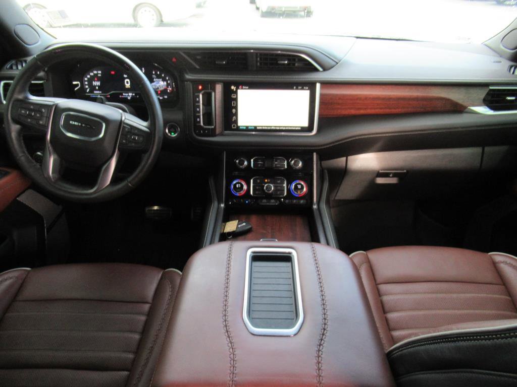 Used 2024 GMC Yukon XL Denali Ultimate image 11
