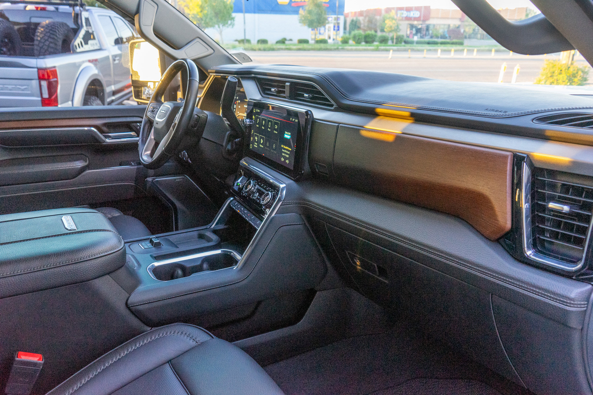 Used 2024 GMC Sierra 3500 Denali w/ Denali Reserve Package image 8