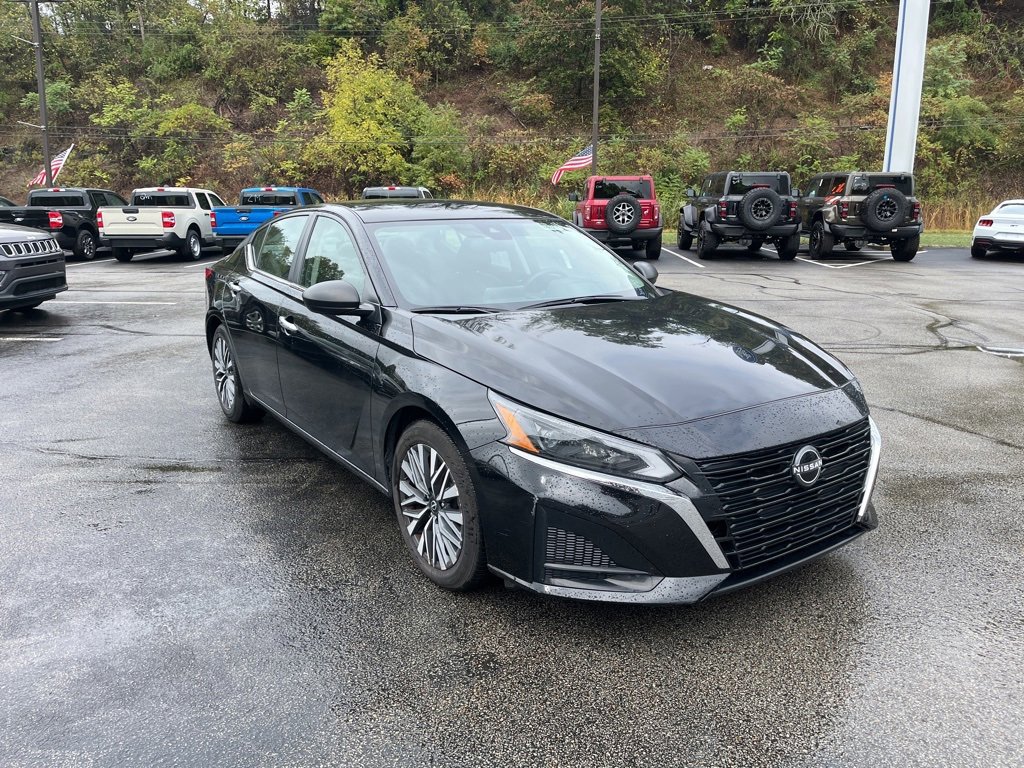 Used 2024 Nissan Altima 2.5 SV