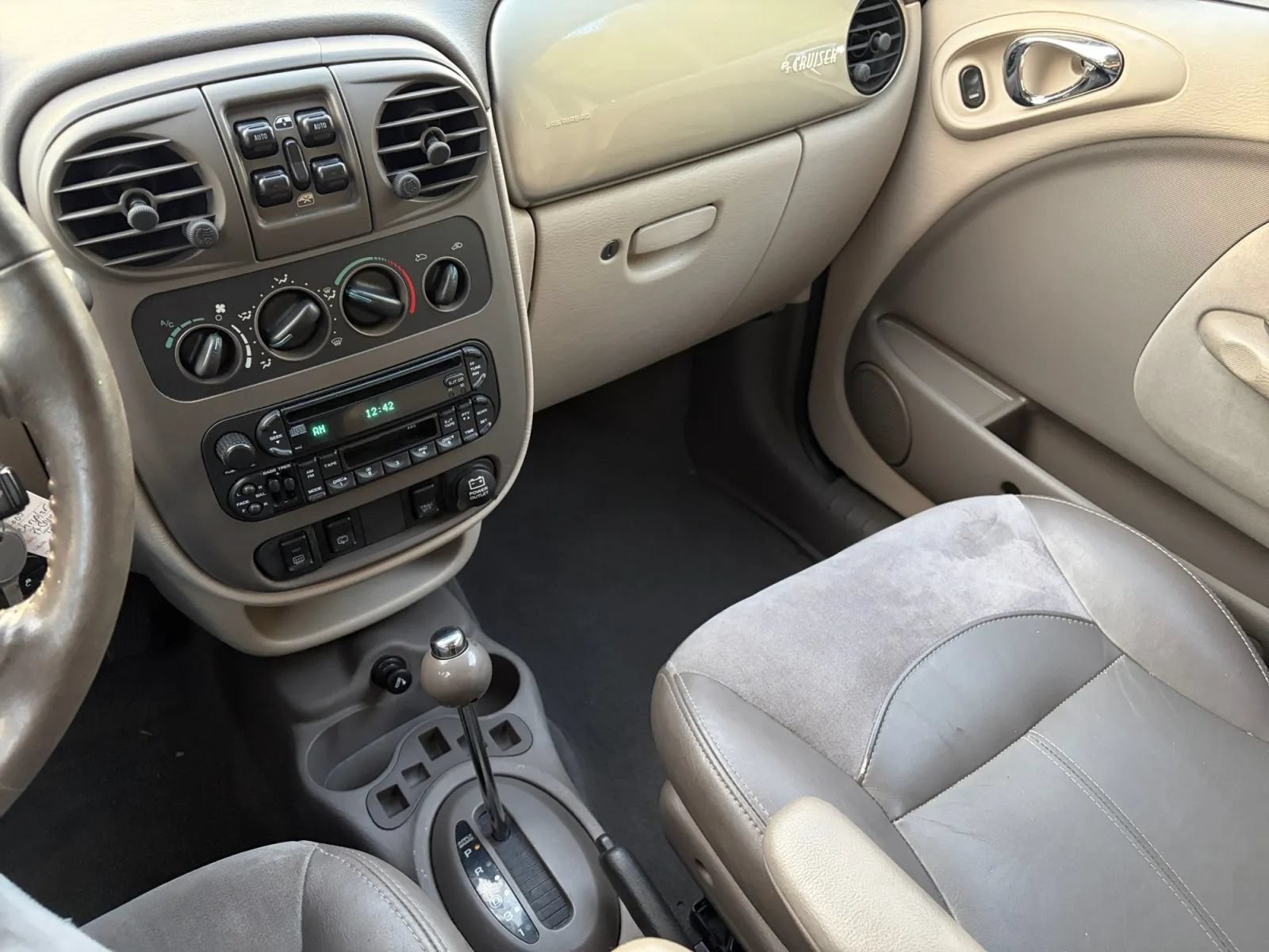 Used 2005 Chrysler PT Cruiser Limited FWD image 12