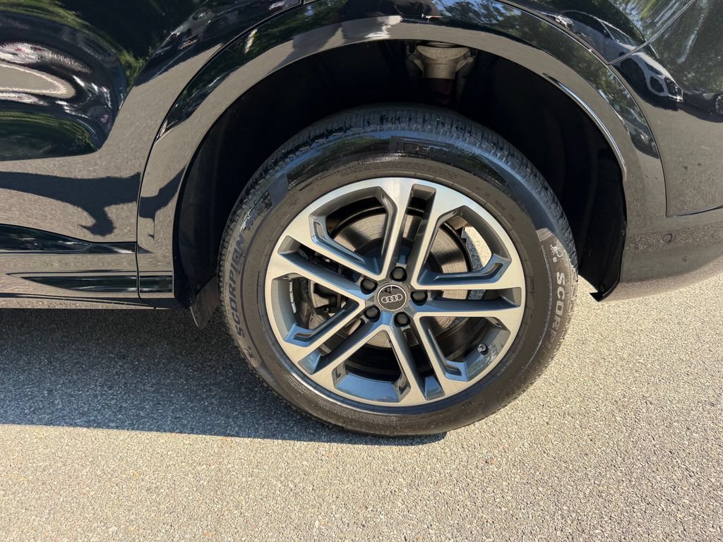 Used 2025 Audi Q5 Premium w/ Convenience Package AWD/4WD image 11
