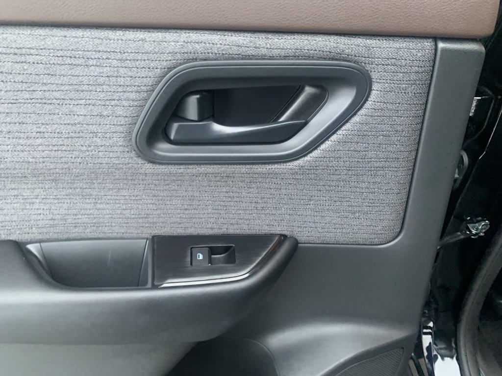 Used 2023 Nissan Rogue S image 20