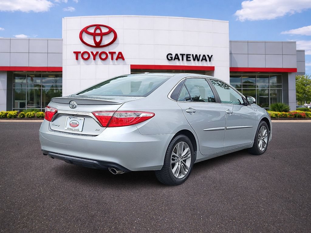 Used 2017 Toyota Camry SE w/ Moonroof Package FWD image 5