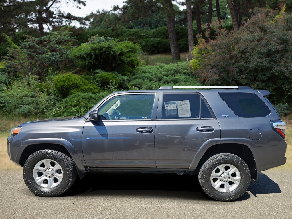 Used 2021 Toyota 4Runner SR5 AWD/4WD image 4