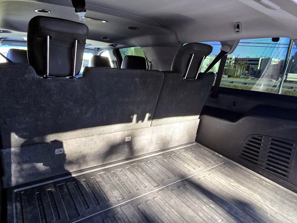 Used 2019 Cadillac Escalade ESV Luxury image 34