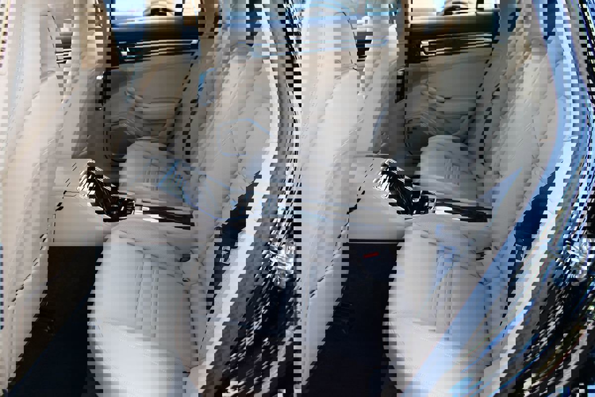 Used 2021 Porsche Panamera w/ Premium Package image 18