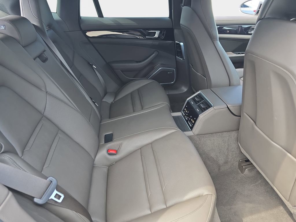 Used 2021 Porsche Panamera image 13