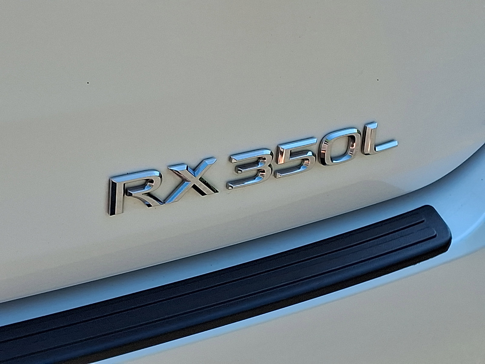 Certified 2022 Lexus RX 350L Premium w/ Premium Package AWD/4WD image 31