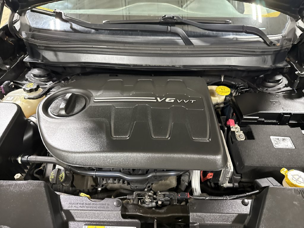 Used 2016 Jeep Cherokee Latitude w/ Cold Weather Group AWD/4WD image 24