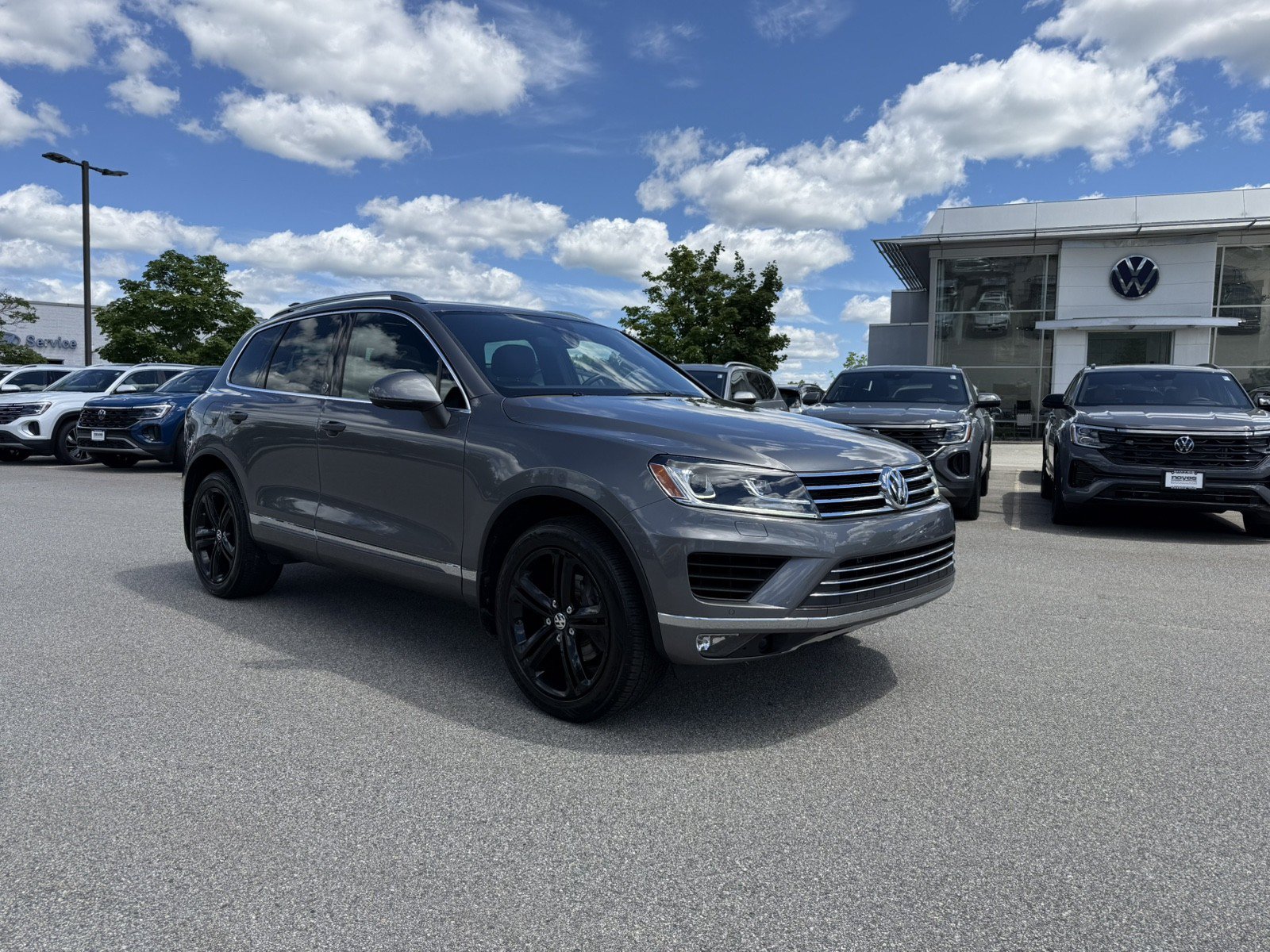 Used 2017 Volkswagen Touareg Wolfsburg Edition AWD/4WD image 4