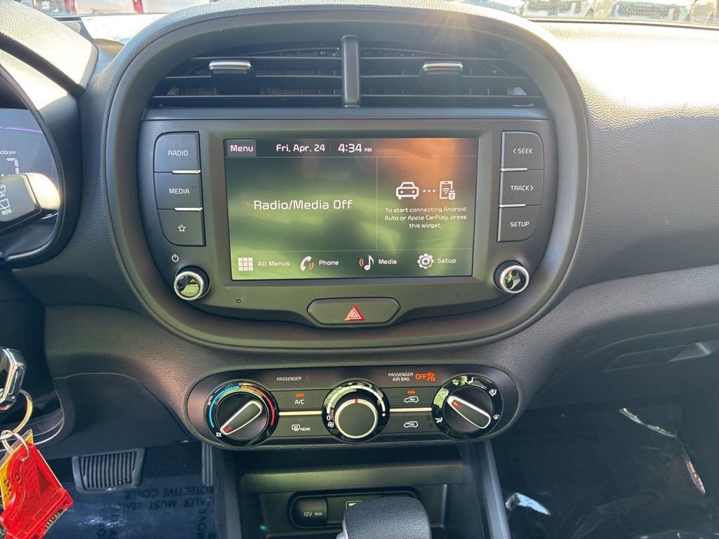 Used 2025 Kia Soul LX FWD image 30